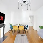 Luxurious 2 Bedroom Apartment Nation Free Netflix