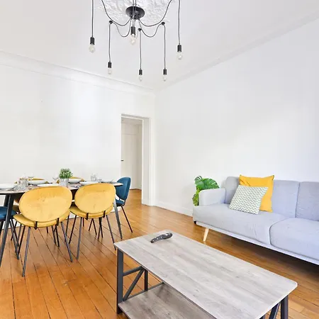 Luxurious 2 Bedroom Nation Free Netflix Apartment