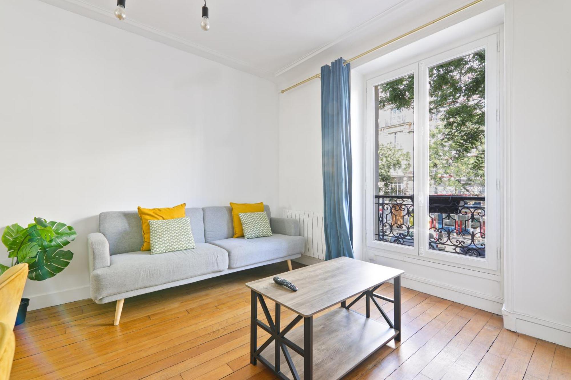 Luxurious 2 Bedroom Nation Free Netflix Apartment *
