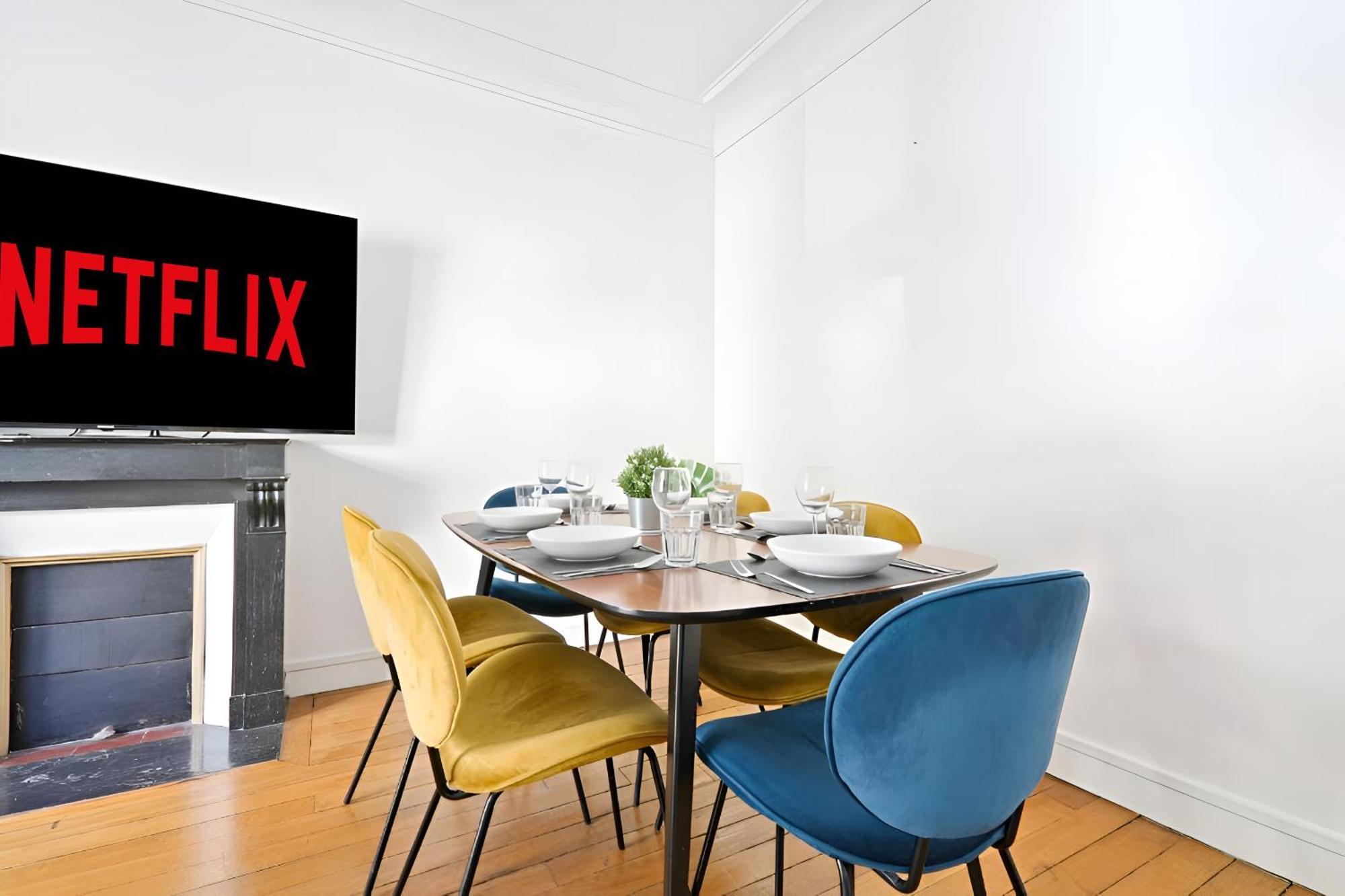 Luxurious 2 Bedroom Nation Free Netflix Apartment